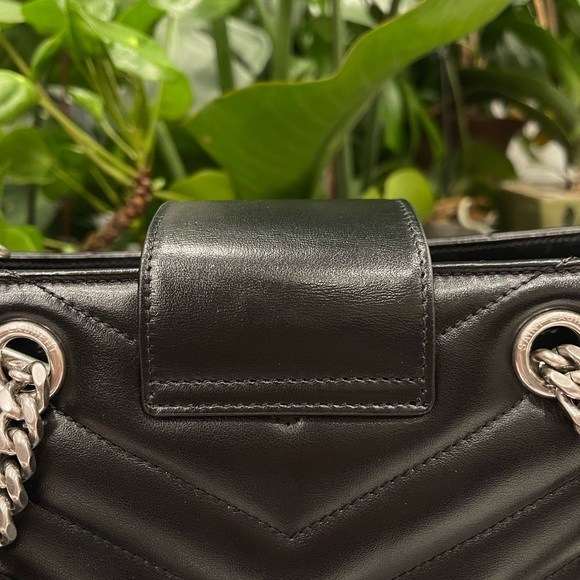 YSL
Black Quilted Y Leather Small LouLou Shopping Crossbody Tote Bag - Picture 6 of 16